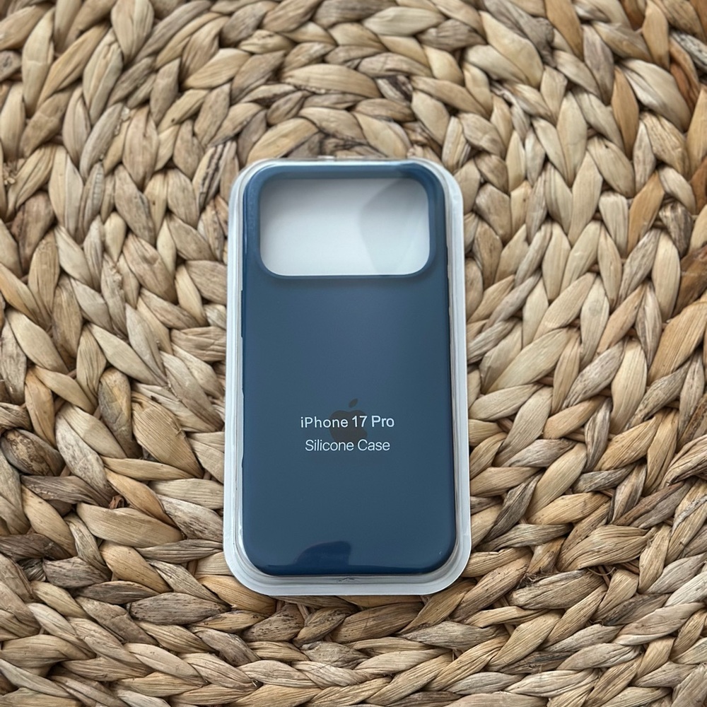 Apple iPhone 17 Pro Silicone Cover - Dark Blue